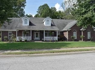 1025 S Forest Oak, Henderson, KY 42420
