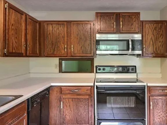 4th image of 10 Villas Rd #103