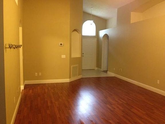 4th image of 316 Heritage Estates Ln