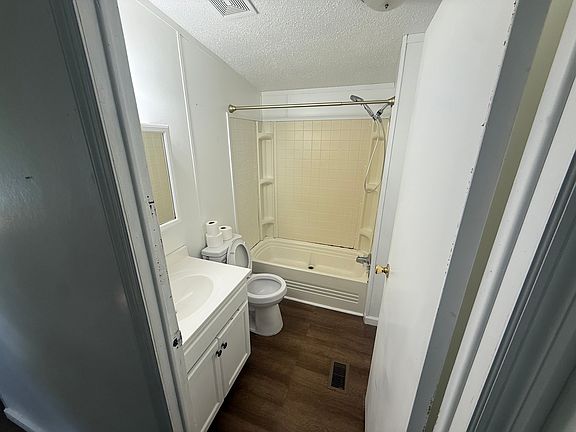 3rd image of 3011 Maple Grove Rd
