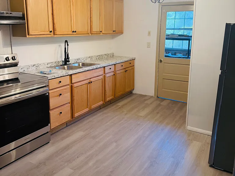 444 Lewis St — Photo 1