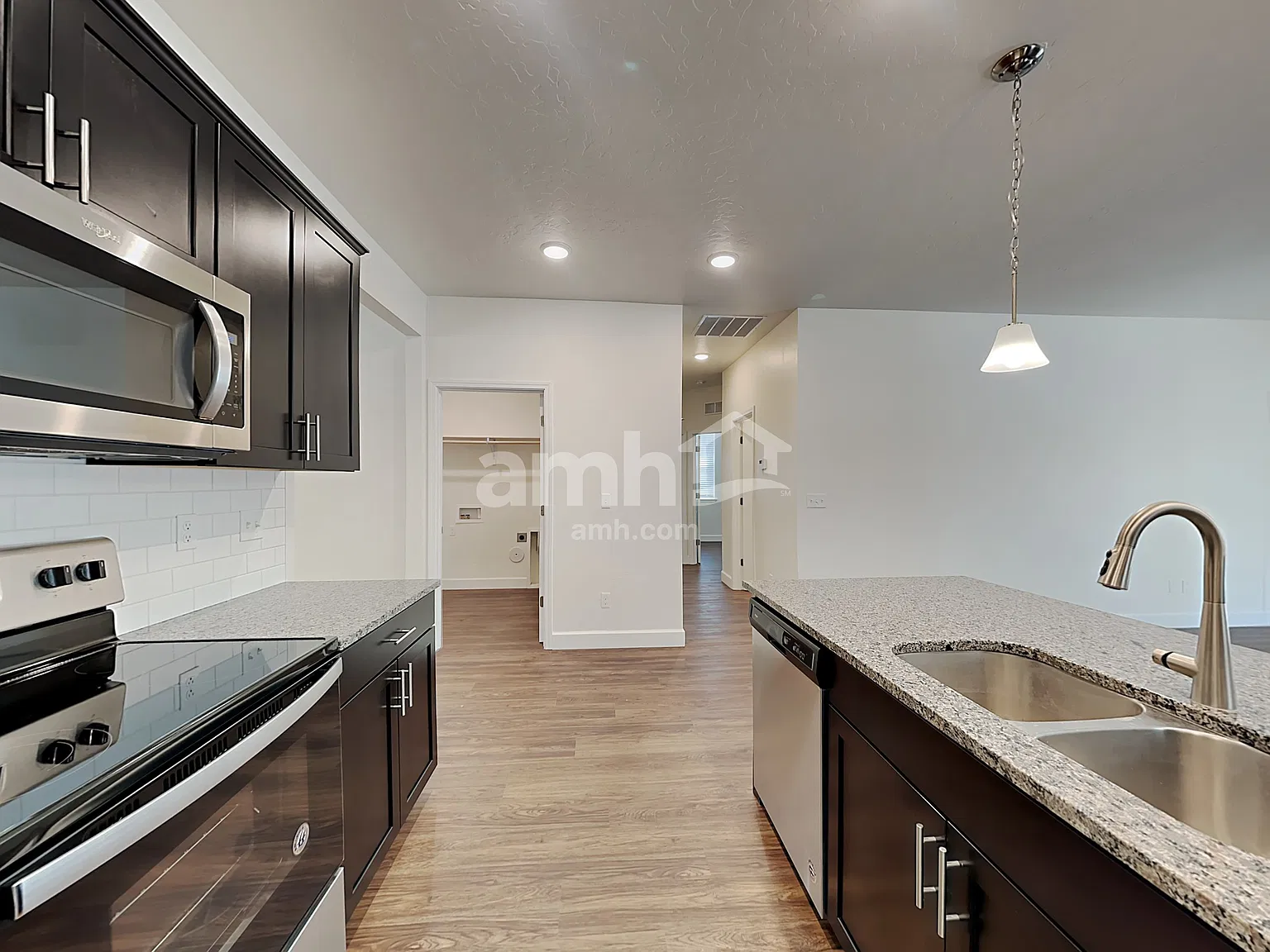 3 bed, 2.0 bath, 1610 sqft, $2,685 — Photo 3