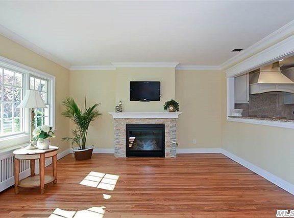 3rd image of 16 Laurel St