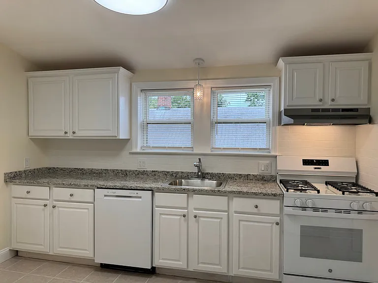 5 Woodbury Ave #3 — Photo 4