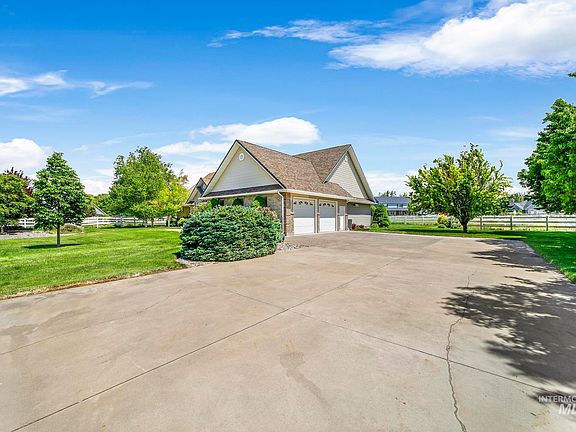 3rd image of 4126 Creekview Dr