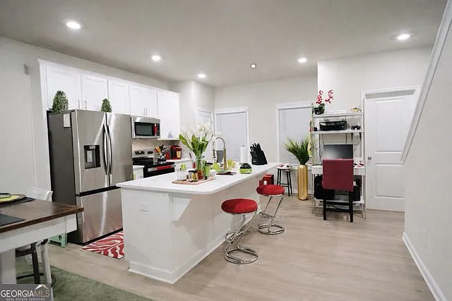 3 bed, 3.5 bath, 1919 sqft, $2,400 — Photo 2