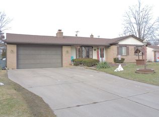 1045 Holly Spring Ln, Grand Blanc, MI 48439