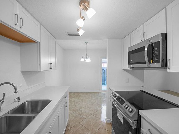 5th image of 1206 E Townley Ave