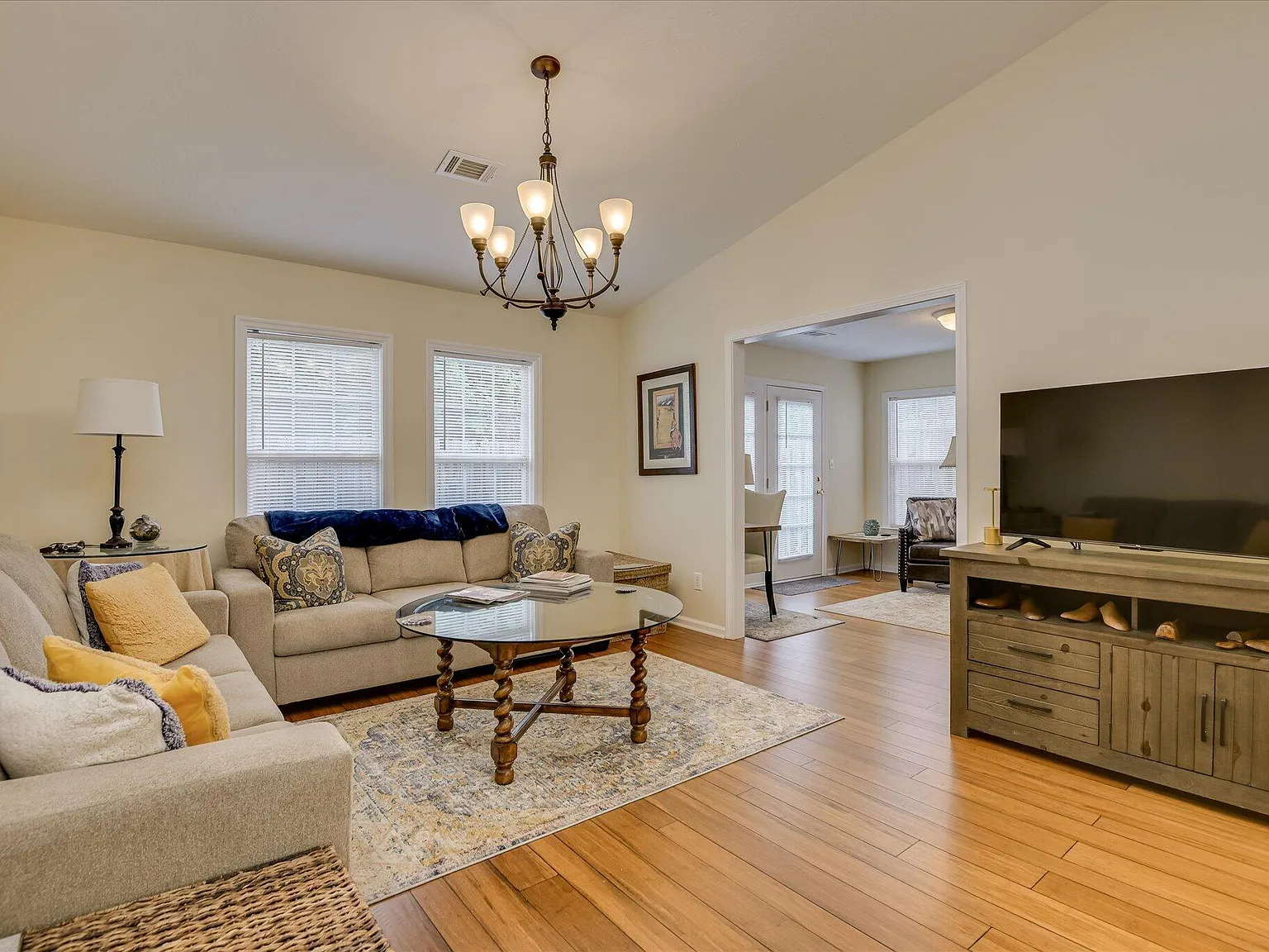 2 bed, 2.0 bath, 1334 sqft, $2,200 — Photo 3