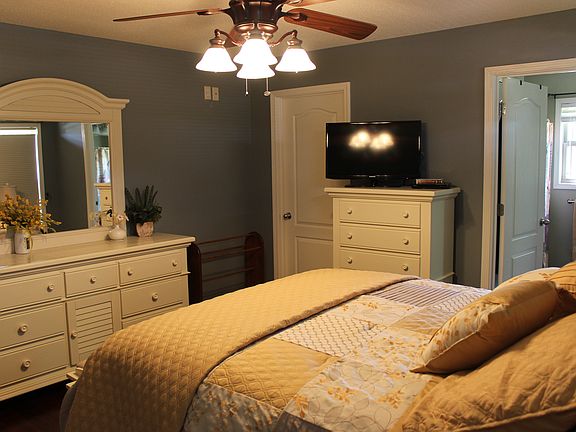 5th image of 549 Oak Meadow Dr