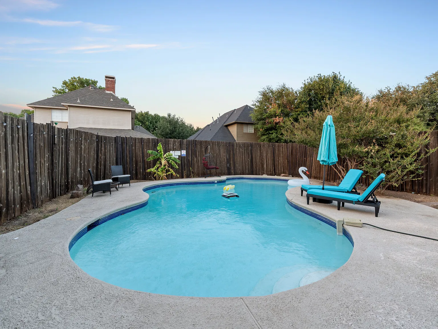 4 bed, 2156 sqft, $8,500 — Photo 2