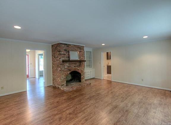 3rd image of 2491 Sheffield Dr