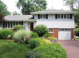 209 Shirley Ct, Wheaton, IL 60187