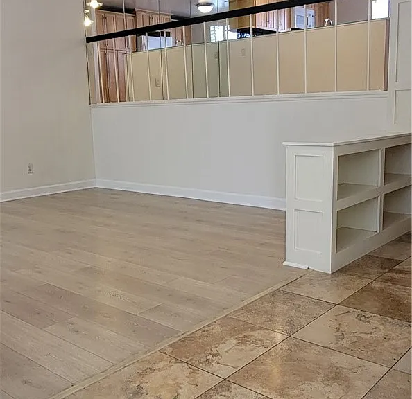 4279 W Sarah St — Photo 2