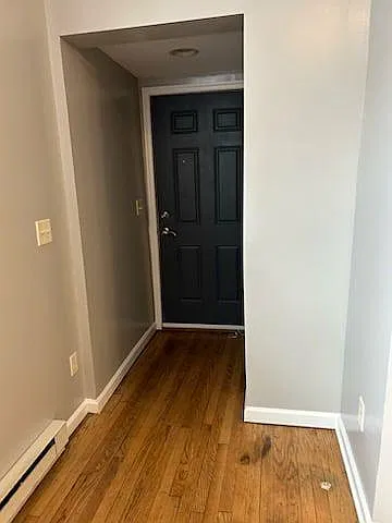 1 bed, 800 sqft, $900 — Photo 1