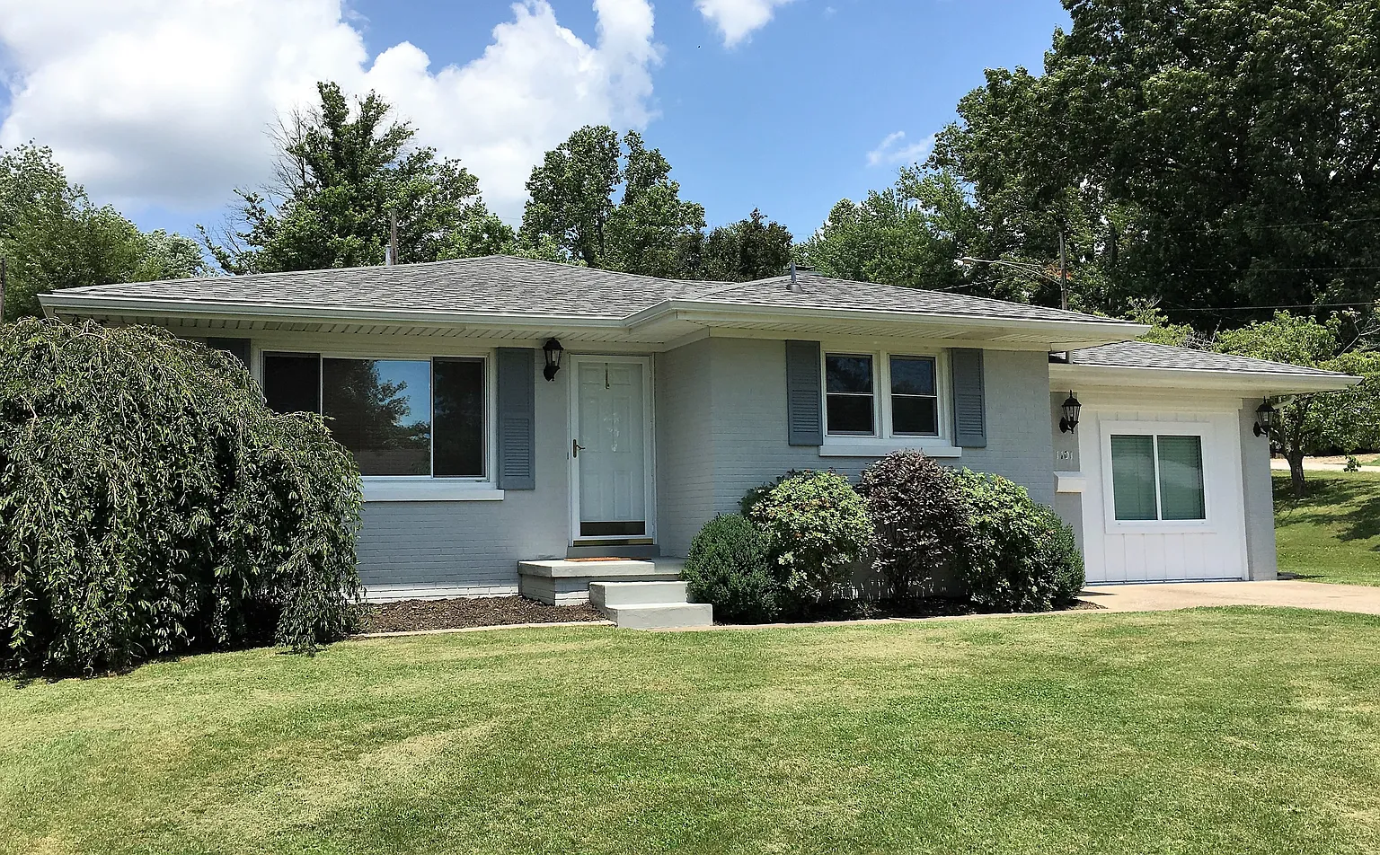 1101 Sheffield Dr photo 1