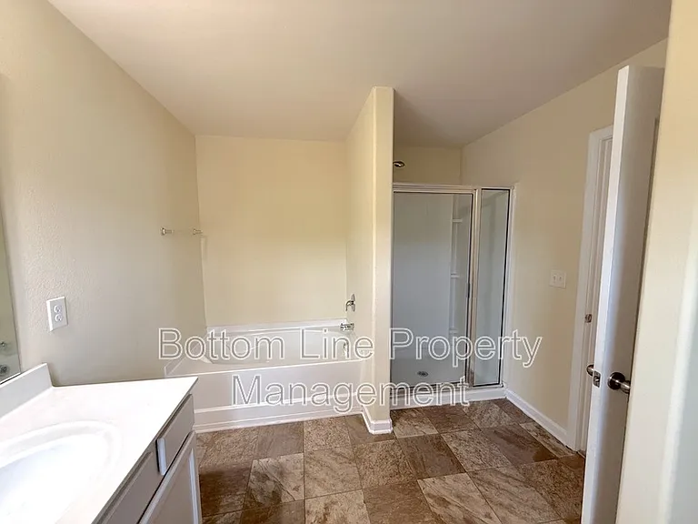 1321 Waylon Ave — Photo 19