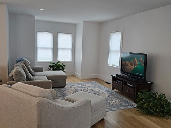 4th image of 5 Willow Ct #1