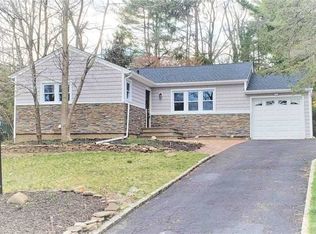 15 Renville Ct, Mill Neck, NY 11765
