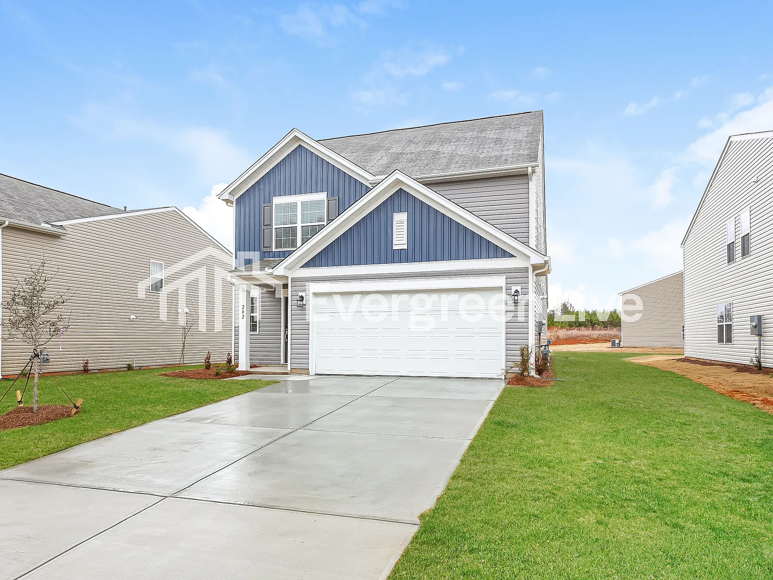 5 bed, 2.0 bath, 2307 sqft, $2,120 — Photo 3