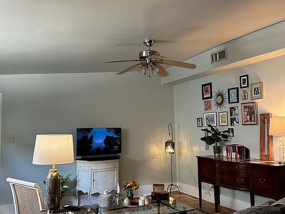 2nd image of 7323 Freret St