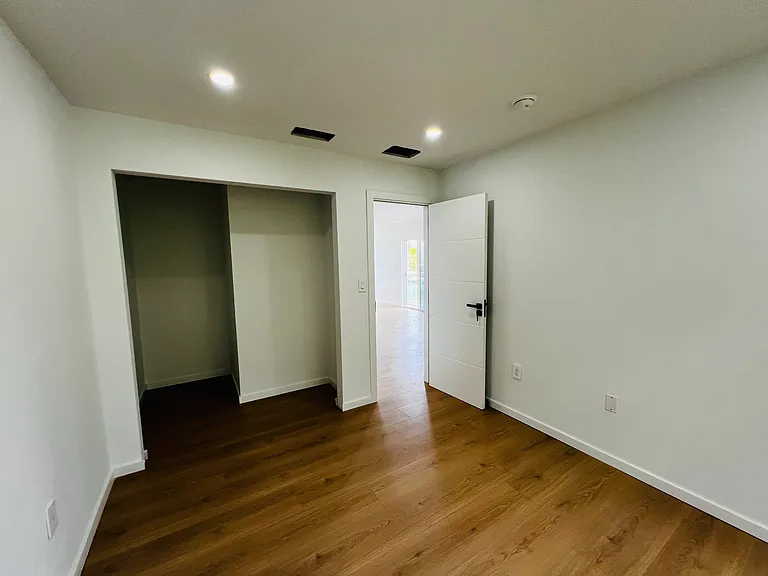 1985 Calais Dr #5 — Photo 13