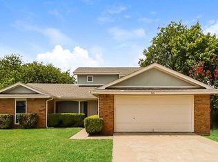 915 Larue Dr, Cedar Hill, TX 75104
