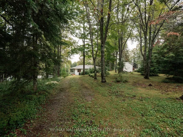 1124 Comfort Dr, Highlands East, ON K0L 2Y0