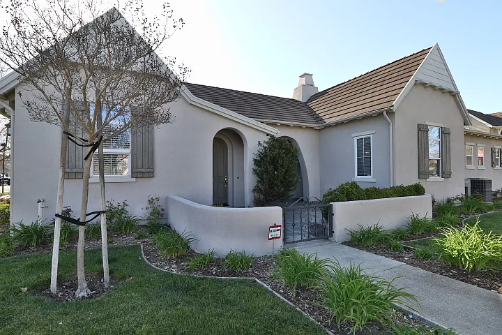 2300 Magnolia Bridge Dr — Photo 2
