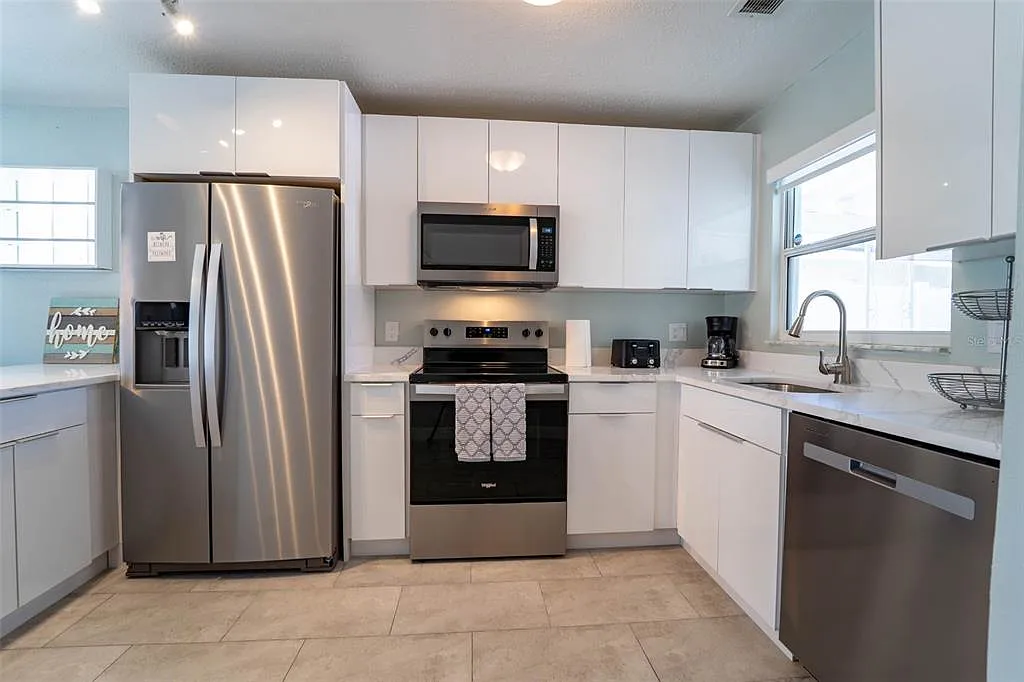 2 bed, 2.0 bath, 986 sqft, $3,100 — Photo 2
