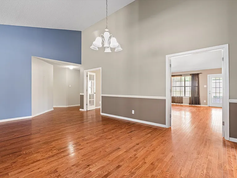 10832 Rigby Dr — Photo 6