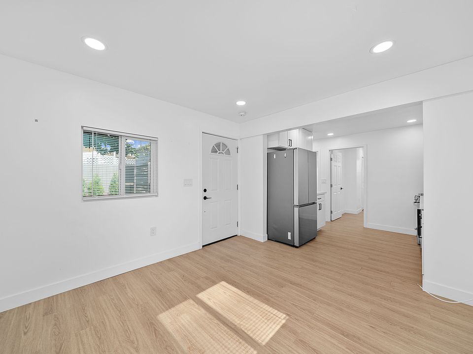1st image of 3033-3037 Oliphant St #3
