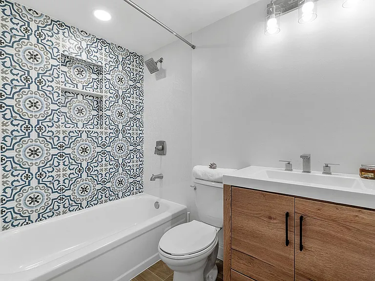 2250 SE 5th St #2 — Photo 8