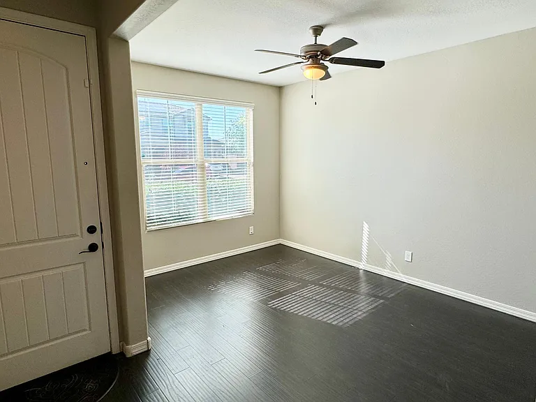 233 N Crosscreek Dr — Photo 3