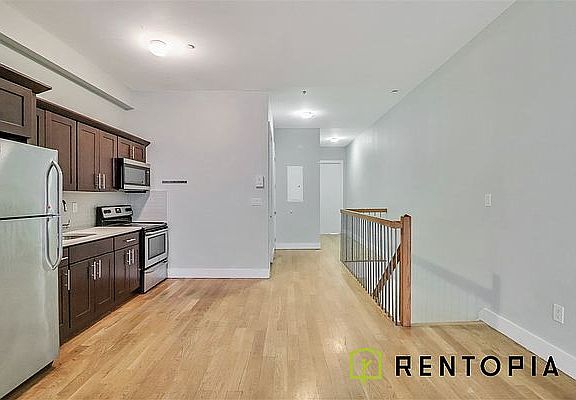 2nd image of 26 Meserole St APT 1