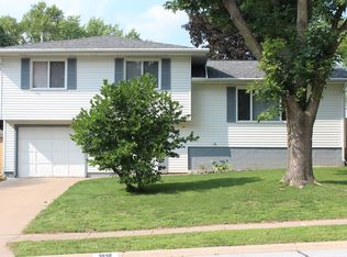 1848 Providence Dr, Bettendorf, IA