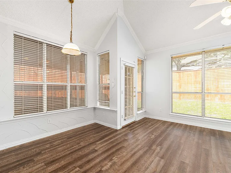 2324 Dyers Oak Dr — Photo 25