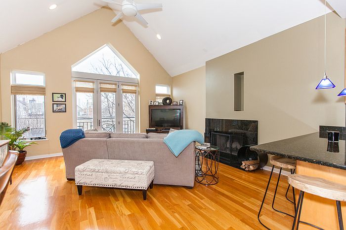 1st image of 928 N Wood St #3W