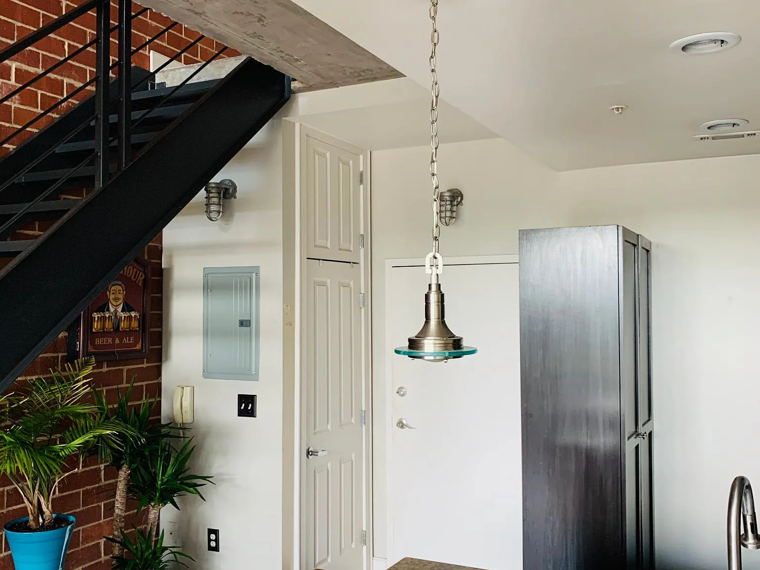 710 W Trade St — Photo 3