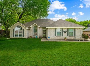233 Country Meadows Dr, Waxahachie, TX 75165