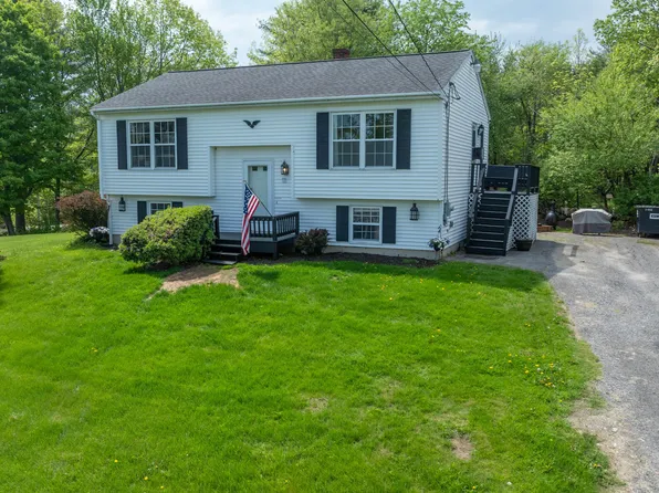 35 Windsor Road, Chelsea, ME 04330