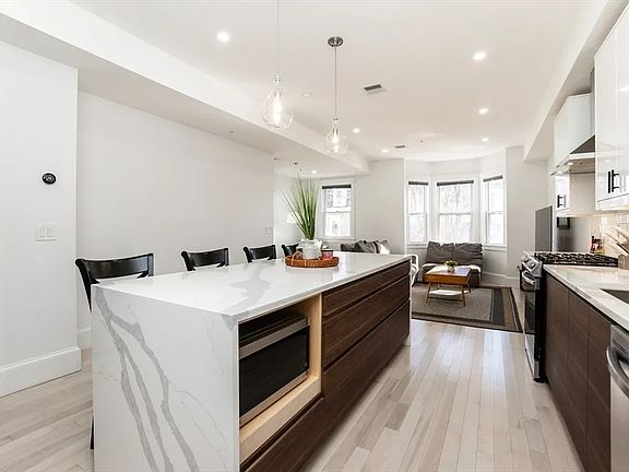4th image of 28 Telegraph St #2