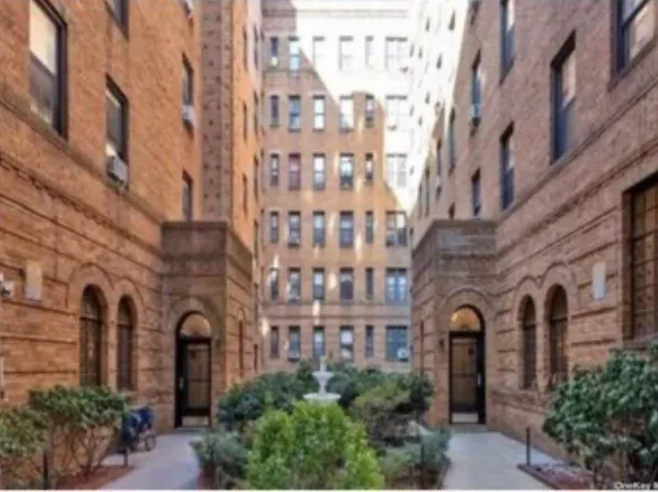 83-44 Lefferts Boulevard image 11 of 12