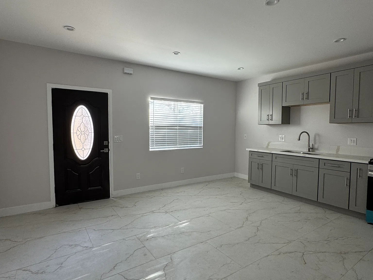 2 bed, 1.5 bath, 717 sqft, $2,350 — Photo 2