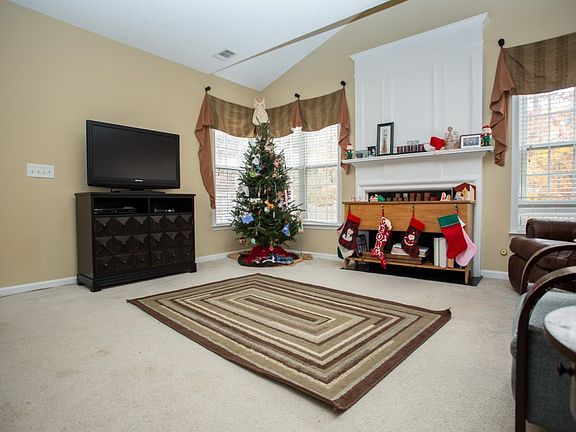 4th image of 544 Keeneland Ave