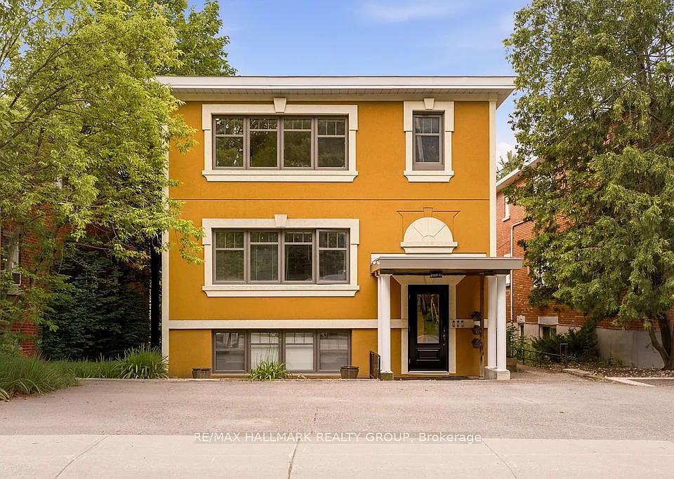 34 Lavergne St #1