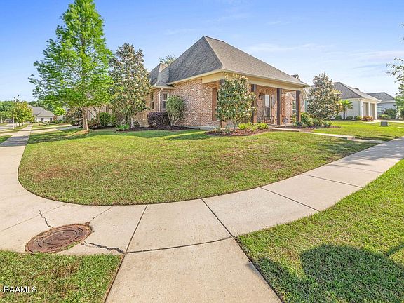 3rd image of 101 Olivewood Dr