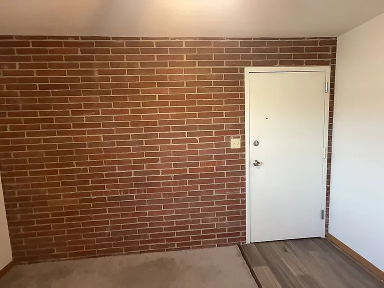Pineview Apartments — Photo 32