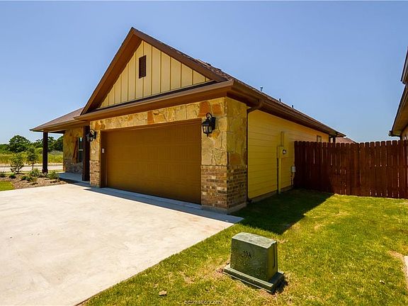 3rd image of 422 Momma Bear Dr
