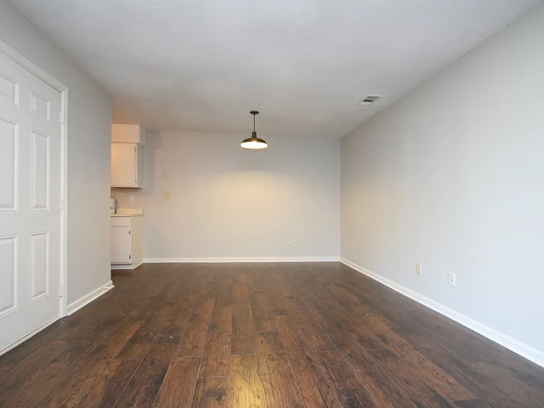 104A Westscott Dr — Photo 2